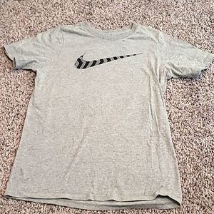 Nike : Gray Shirt L